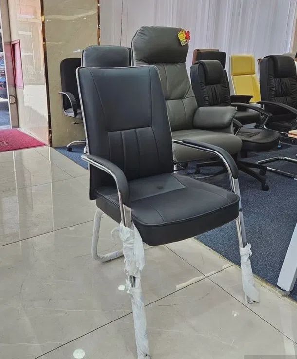 Kreslo Qara rəng — Ofis mebeli (2)