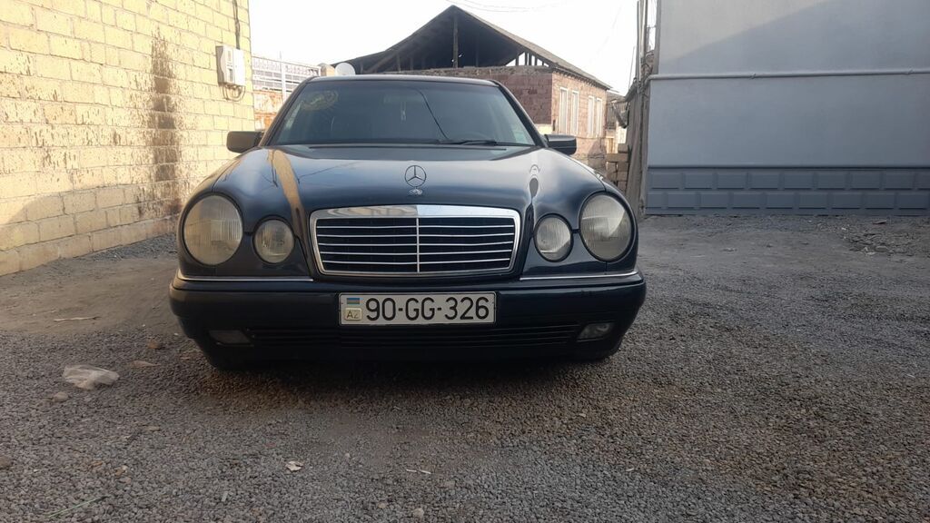 Mercedes-Benz E 230: 2.3 l Sedan