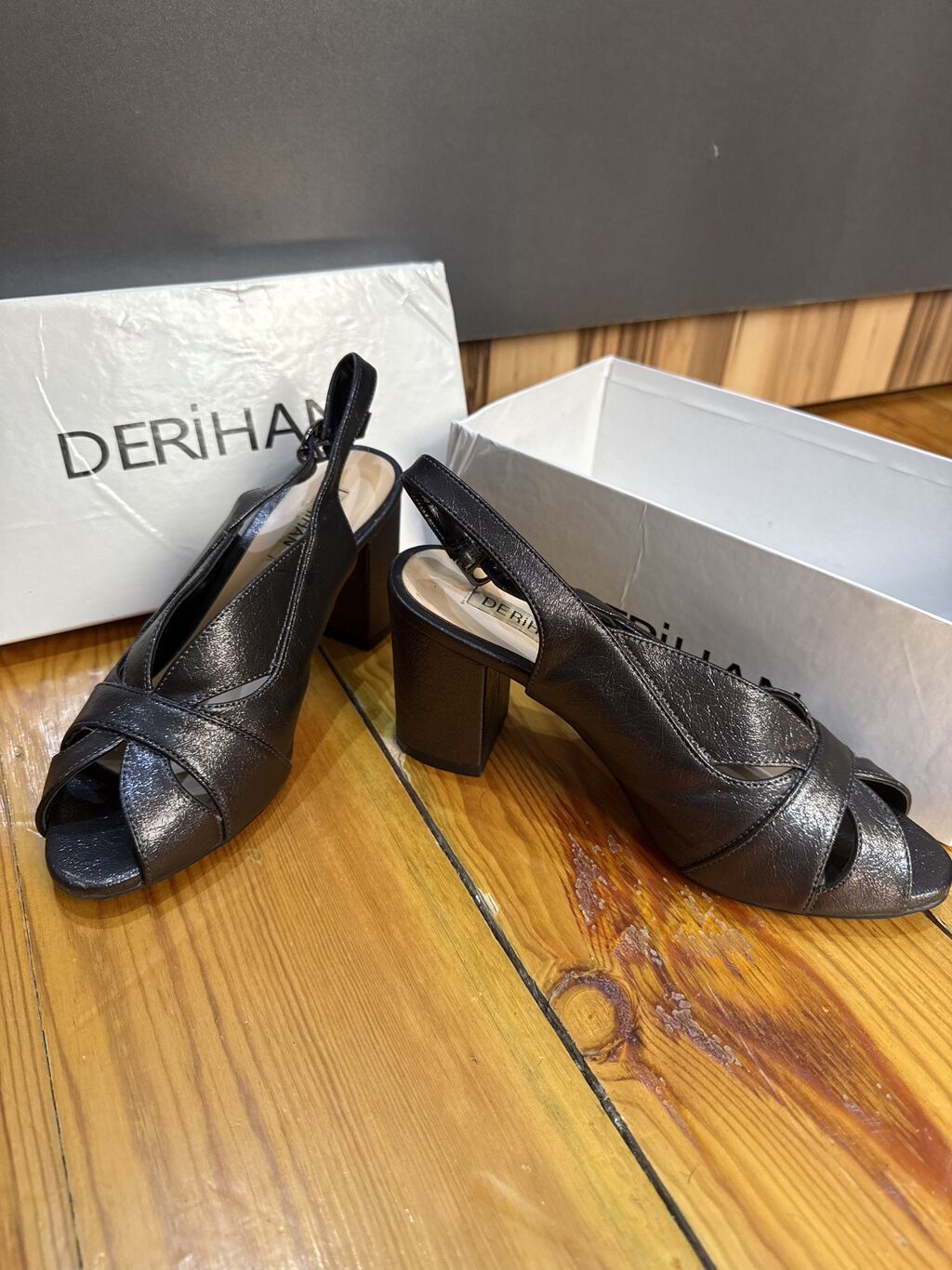 Derimod, Ölçü: 38, rəng - Boz, Yeni — Sandal, Masazır (2)