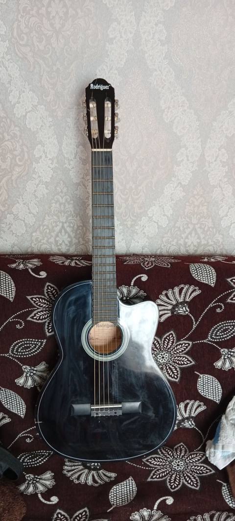 Rodriguez klassik gitara – kəsik korpuslu (cutaway) model. - Korpus — Bakı