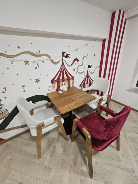 Masa dəsti satılır 3 oturcağı cəmi 260₼. Çoxlusayda var. Ünvan — Furniture