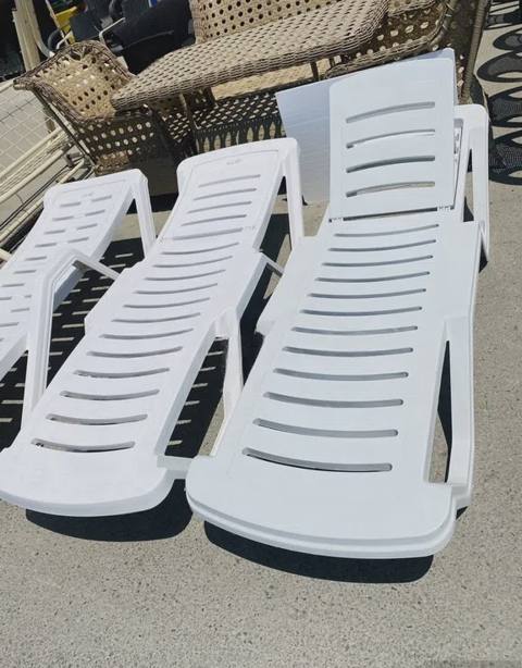 Şezlong Ağ rəng — 85 ₼ · Yatıq və şezlonqlar Şezlong Ağ rəng