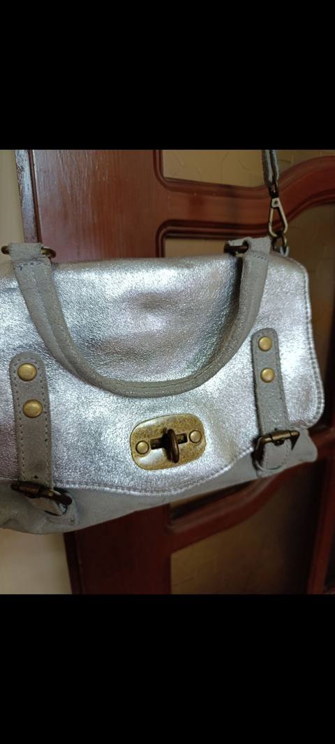 Серебряная Итальянская сумка, лёгкая и удобная — 20 ₼ · Baku · Çantalar, çamadanlar, cüzdanlar Серебряная Итальянская сумка, лёгкая и удобная — Baku