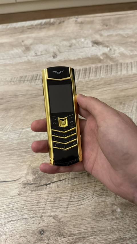 Vertu 2 GB Memory Capacity, rəng - Qızılı, Düyməli — Баку