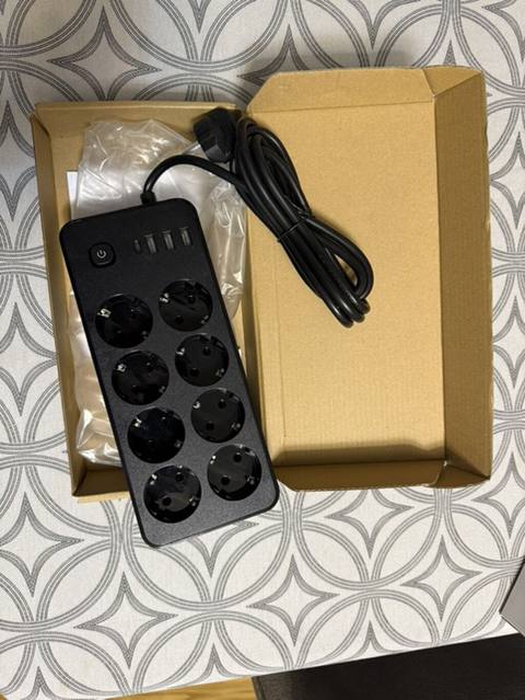 Məhsul: USB portlu elektrik uzadıcı (Power Strip) Xüsusiyyətlər: - 8 — Baku