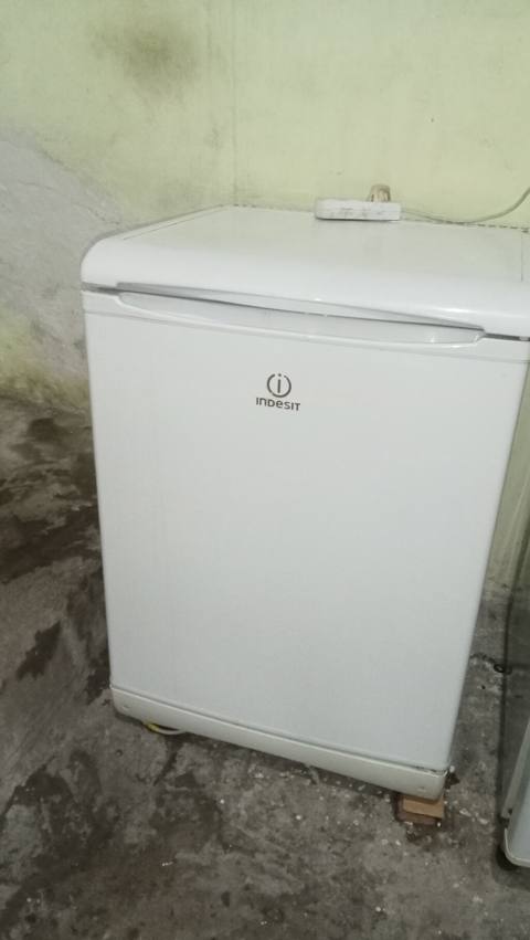 Indesit balaca soyuducu yaxşı işlək vəziyyətdədir — Yirik maishiy texnika