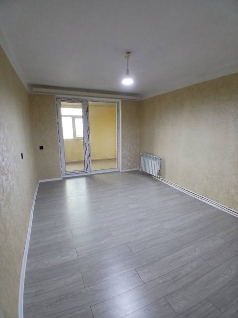 Satılır 3 otaqlı köhnə tikili 80 m² — Батир
