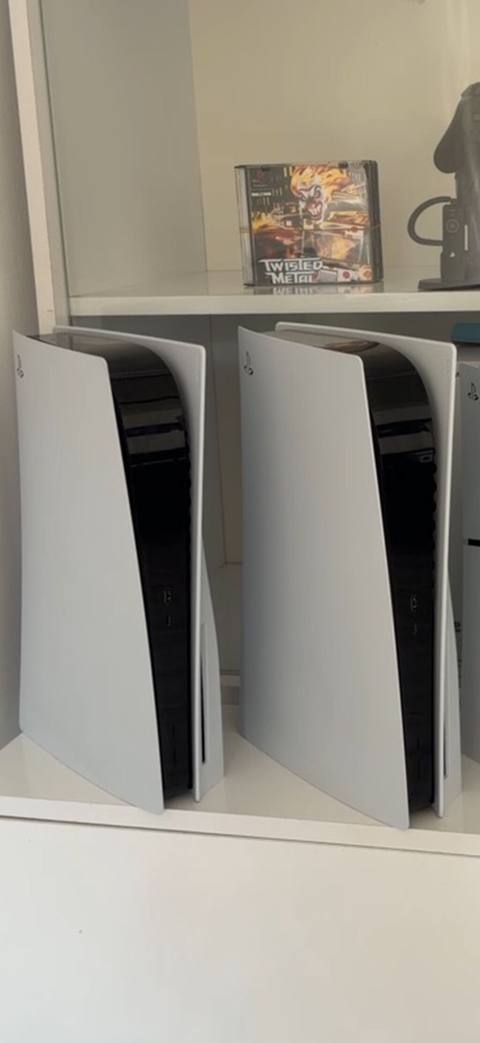 Salam, Playstation 5 Fat ideal veziyyetde axtaranlar elaqe saxlasin — Баку