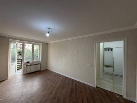 Satılır 2 otaqlı köhnə tikili 52 m² — Baku