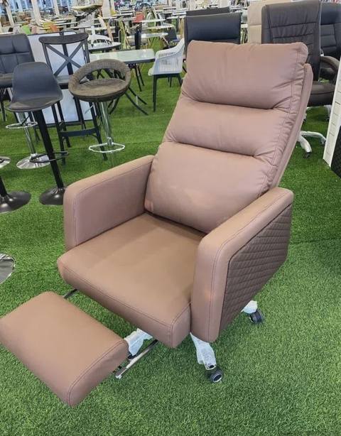 Kreslo Qəhvəyi rəng — 550 ₼ · Ofis mebeli Kreslo Qəhvəyi rəng