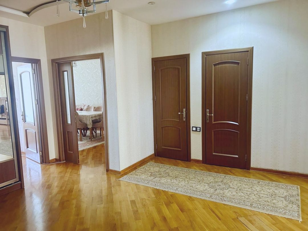 For sale: 3-room apartment (new building), 135 m² — Mənzil, Bakı (10)