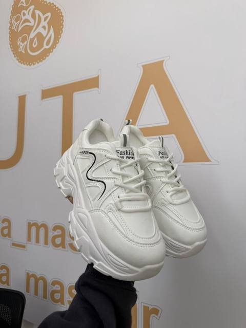 Ağ rəngli uniseks krossovkalar - Dizayn: “dad shoes”/chunky siluet — Masazır