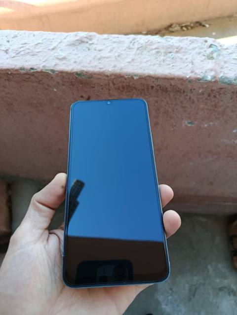 Redmi smartfon - Rəng: Göy, parlaq teksturalı arxa panel - Ekran: Tam — Baku