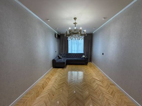 Satılır 3 otaqlı köhnə tikili 80 m² — Кыймылсыз мүлк