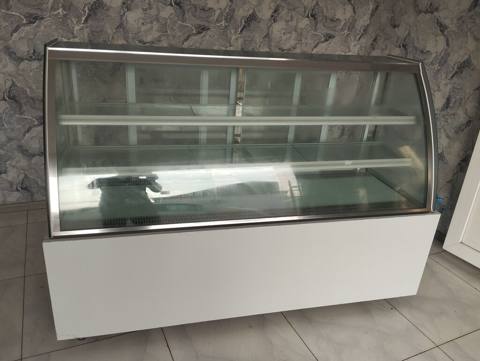 Soyuduculu vitrin (şirniyyat/çərəz/fast‑food üçün) - Ön şüşəsi — 900 ₼ · Baku · Soyuq vitrini Soyuduculu vitrin (şirniyyat/çərəz/fast‑food üçün) - Ön şüşəsi — Baku