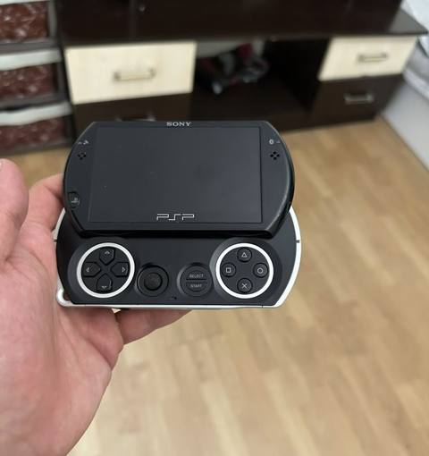 Sony PSP Go (16 GB) – portativ oyun konsolu Komplekt: - PSP Go — Qəbələ