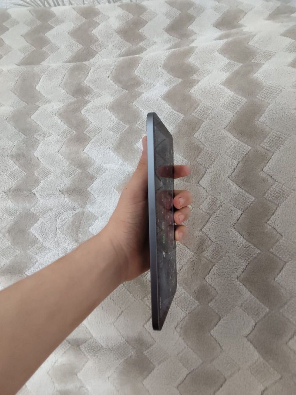 Apple iPad planşet - Korpus: Alüminium gövdə, Space Gray rəng. - Arxa — Apple, Gəncə (3)