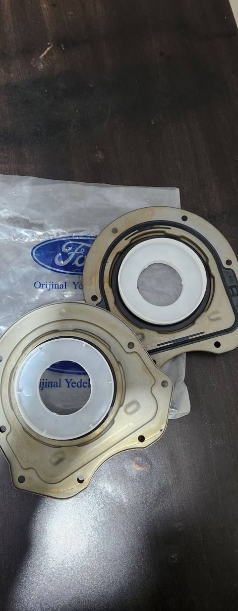 Ford Transitin muherrikin arxa salniki.Orginal. 2 eded var. Bir ededi — Баку