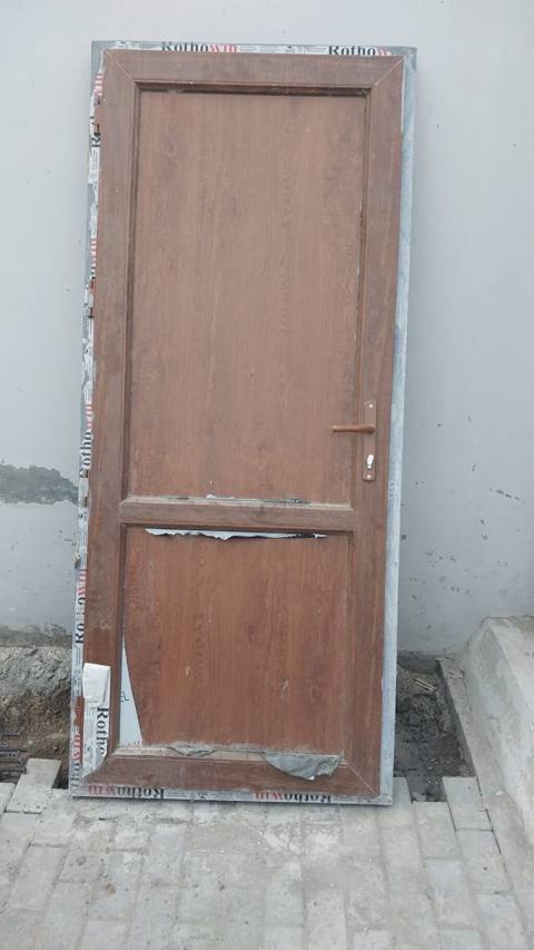 Plastik qapi 210/90sm 110azn Bine 1212 leli — Bakı