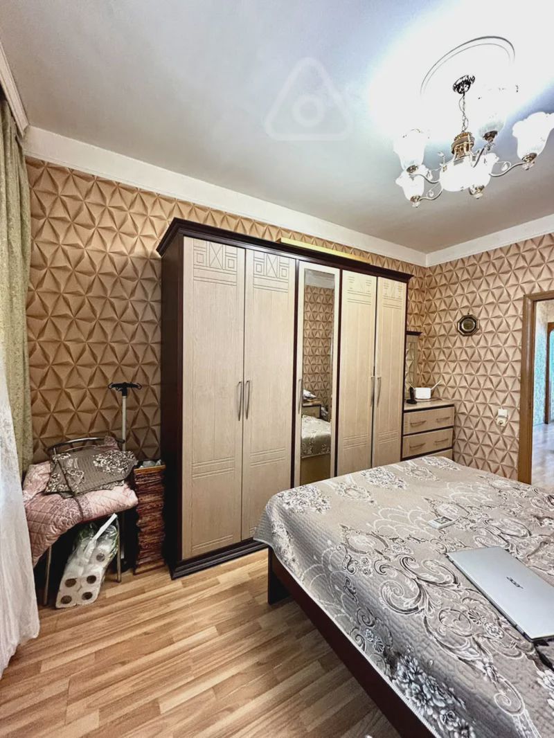 For sale: 2-room apartment (old building), 65 m² — Mənzil, Bakı (11)