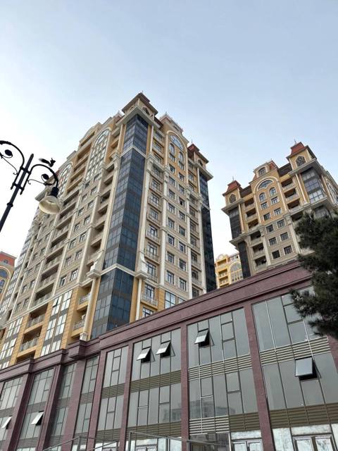 Satılır 3 otaqlı yeni tikili 130 m² — Bakı