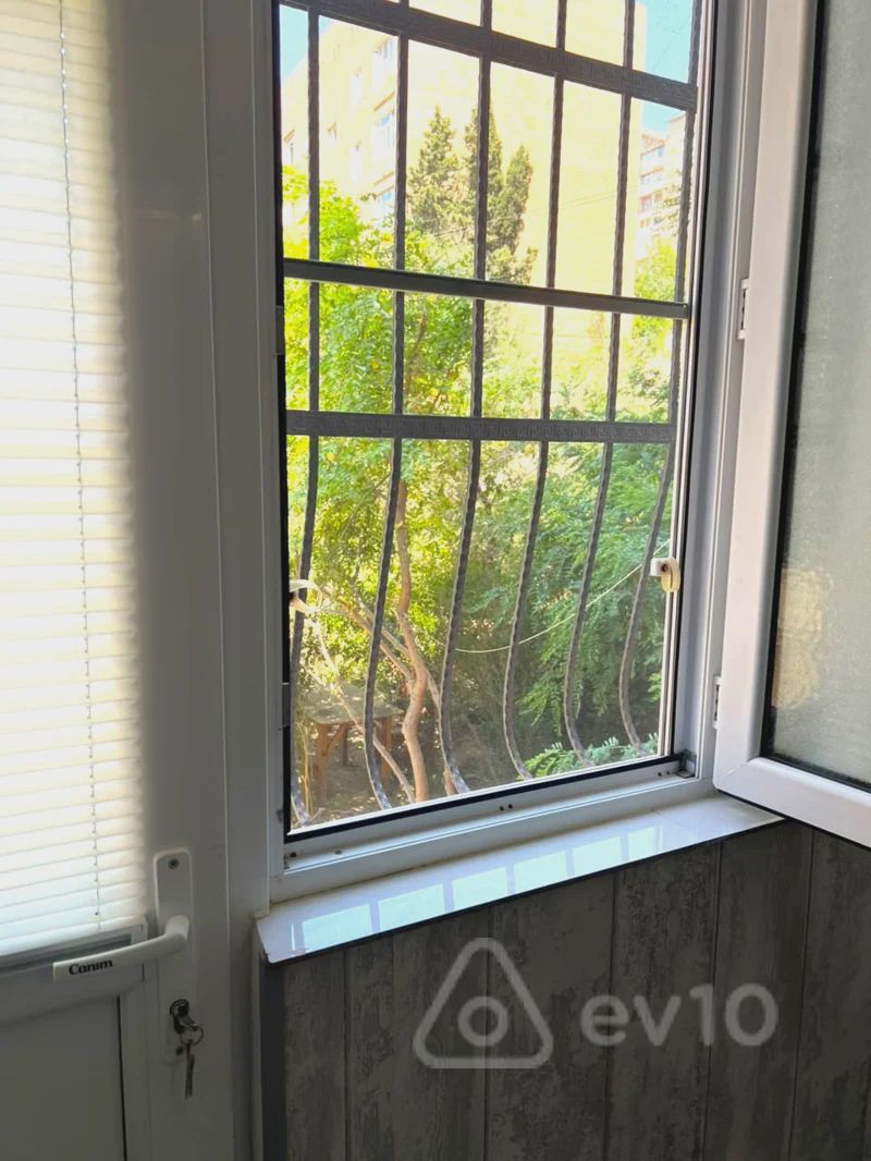 For sale: 2-room apartment (old building), 60 m² — Mənzil, Bakı (10)