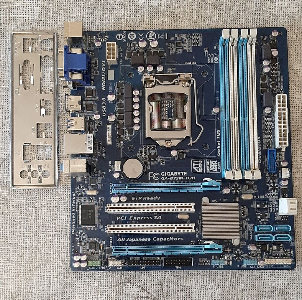 Ana plata Gigabyte GA-B75M-D3H Satdığda CPU'lar və Ram'lar var — Ana platalar, Bakı