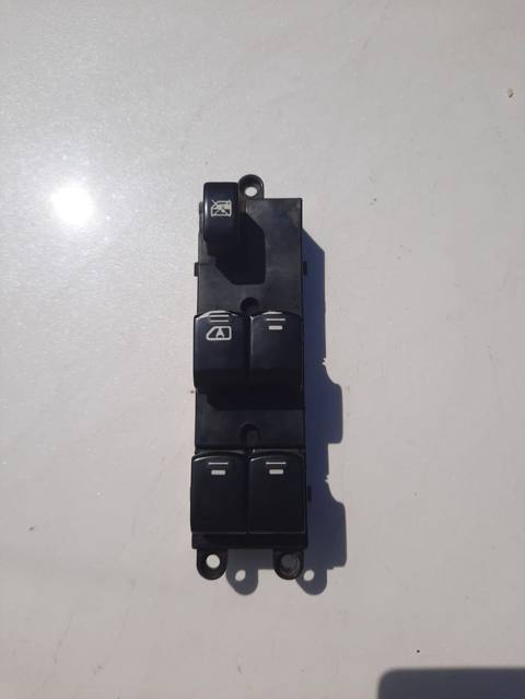 Nissan sunny 2008 koreyka üçün şüşə qaldıran blok işləkdir — Bakı