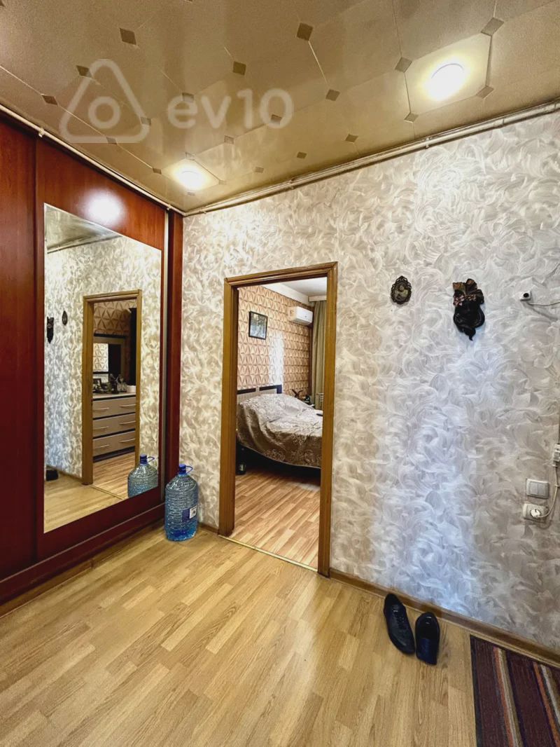 For sale: 2-room apartment (old building), 65 m² — Mənzil, Bakı (4)
