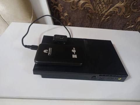 PlayStation 2 Slim komplekti - Konsol: Sony PlayStation 2 Slim (Scph — Baku