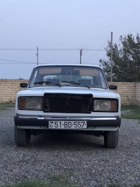 Maşın yaxşı vesyetdedir Senetler qaydasında tekerler 4 teze Çox — Salyan