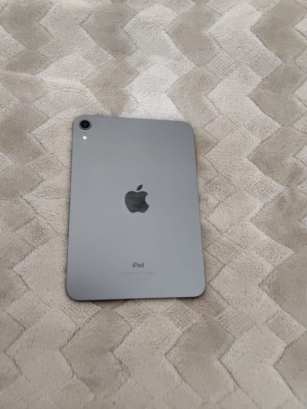 Apple iPad planşet - Korpus: Alüminium gövdə, Space Gray rəng. - Arxa — Apple, Gəncə (5)