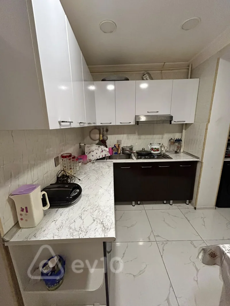For sale: 4-room apartment (old building), 110 m² — Mənzil, Bakı (10)