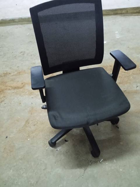 Erqonomik ofis kreslosu – qara rəng - Nəfəsalan mesh arxa hissə: uzun — Yaşar — Office furniture