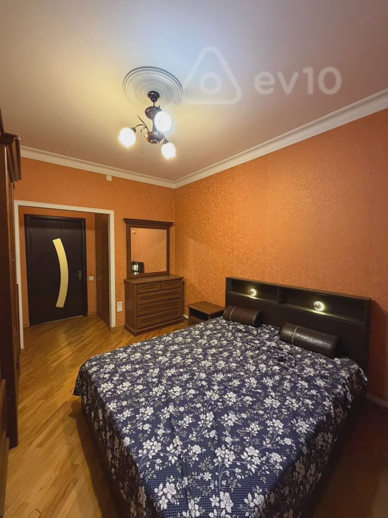 For sale: 2-room apartment (old building), 70 m² — Mənzil, Bakı (5)