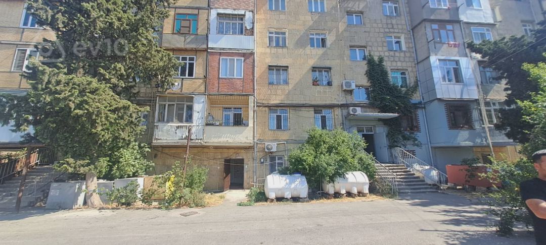 For sale: 3-room apartment (old building), 100 m² — Mənzil, Bakı