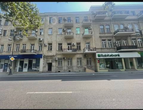4 otaqlı mənzil, 130 m², Mirzəağa Əliyev küçəsi — Bakı