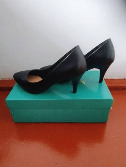 Tuflilər, Ölçü: 35, rəng - Qara, İşlənmiş — 10 ₼ · Baku · Tufl Tuflilər, Ölçü: 35, rəng - Qara, İşlənmiş — Baku