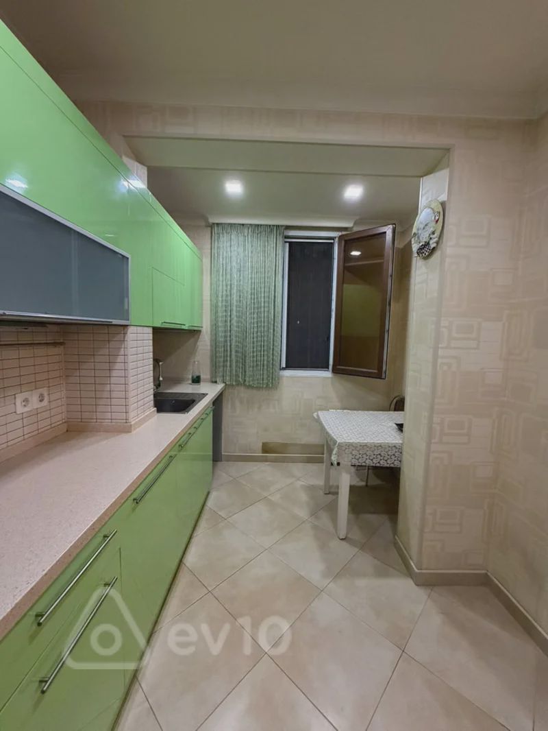 For sale: 2-room apartment (old building), 70 m² — Mənzil, Bakı (9)
