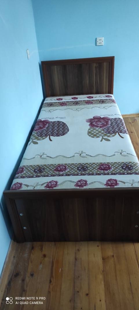 Bir nəfərlik taxt (lift sistemli bazalı) - Ölçü: təxmini 90x190 sm — Баку