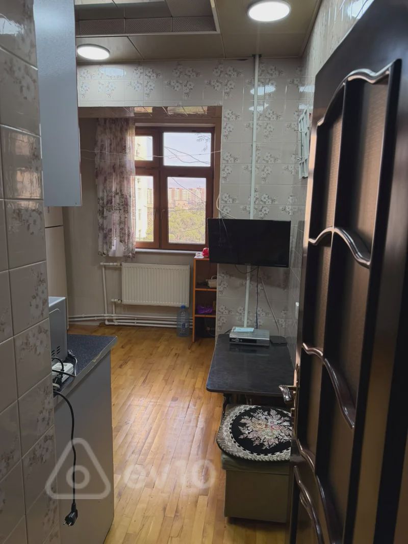 For sale: 2-room apartment (old building), 65 m² — Mənzil, Bakı (9)