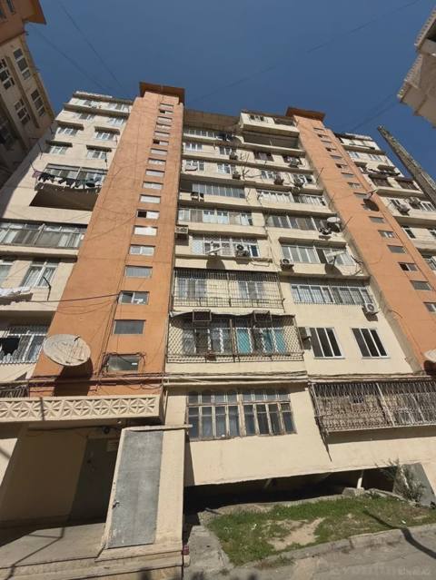 3 otaqlı köhnə tikili mənzil satılır — 8-ci mikrorayon, Bakı — 225 000 ₼ · Bakı · Mənzil 3 otaqlı köhnə tikili mənzil satılır — 8-ci mikrorayon, Bakı — Bakı
