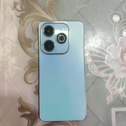 Məhsul: Smartfon - Rəng: Açıq mavi (gradient effekti) - Korpus: Düz — Baku