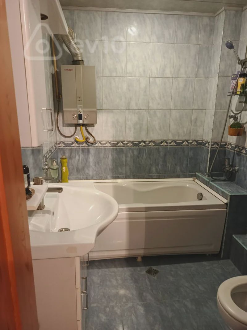 For sale: 3-room apartment (old building), 70 m² — Mənzil, Bakı (12)