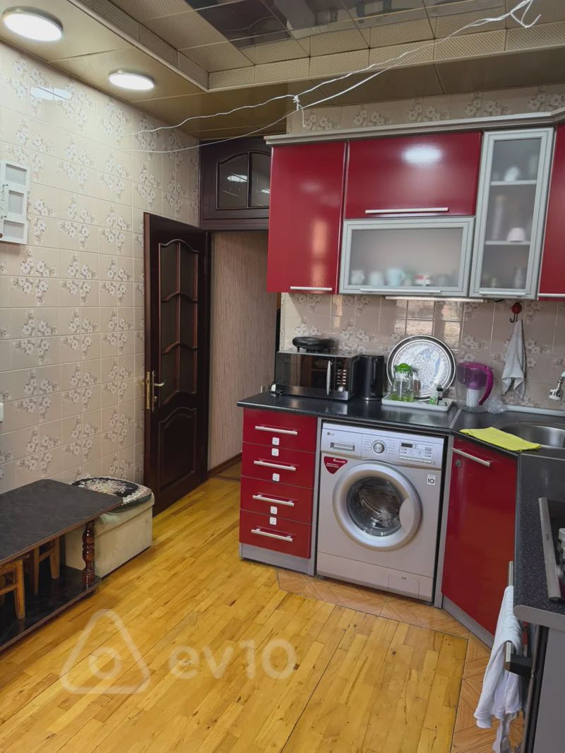 For sale: 2-room apartment (old building), 65 m² — Mənzil, Bakı (10)
