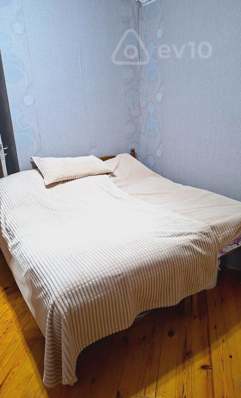 For sale: 2-room apartment (old building), 45 m² — Mənzil, Bakı (6)