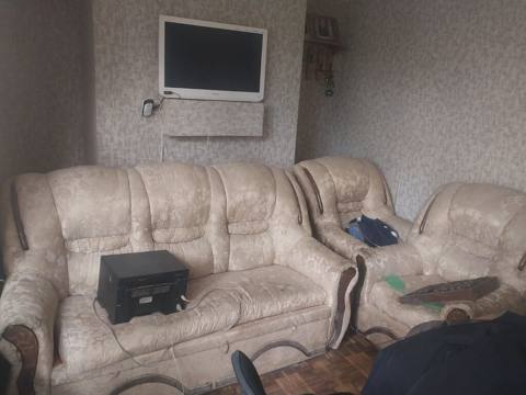 Klassik üslublu yumşaq mebel dəsti Tərkibi: - 1 ədəd üçnəfərlik divan — Furniture