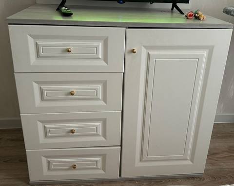 Usaq kamodu 110 azn satilir prablemi yoxdu koc sebebi ile — Furniture