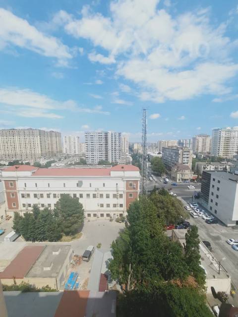 5 otaqlı mənzil, 200 m², Serifzade kucesi — Baku