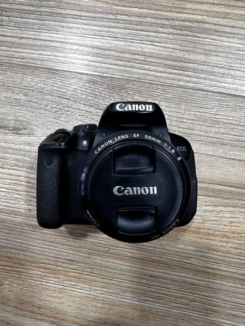 Canon 650 D 50 mm Lens dir üstündə. 32 gb kart. Ötürücü hədiyyə — Baku